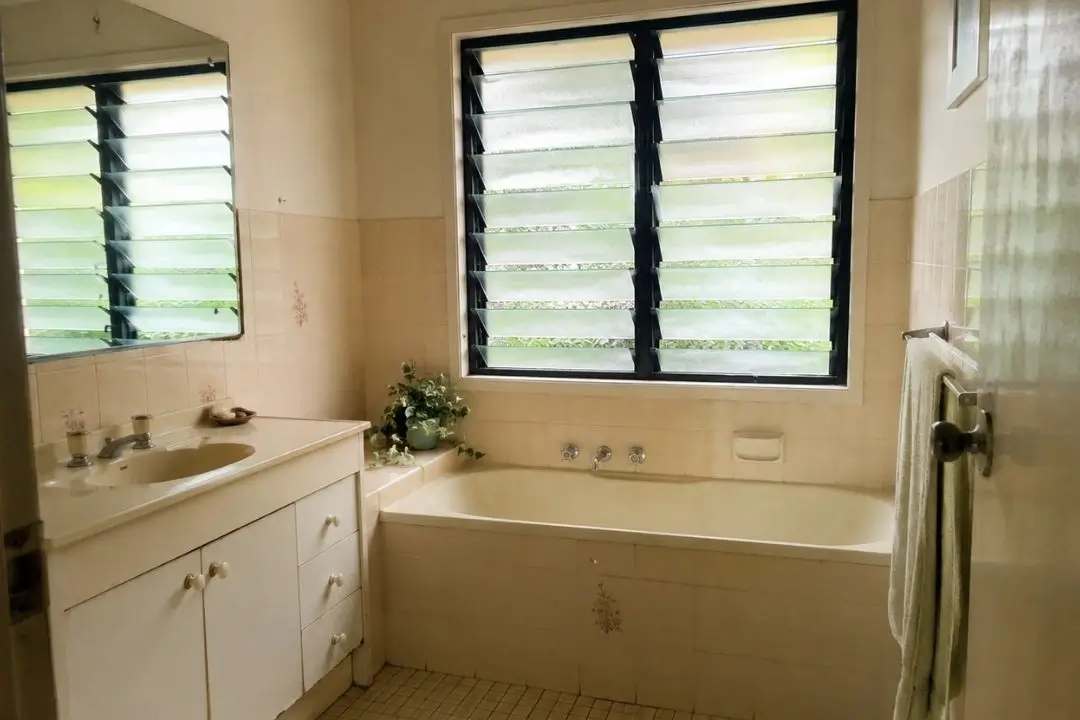 louvred windows in bathroom